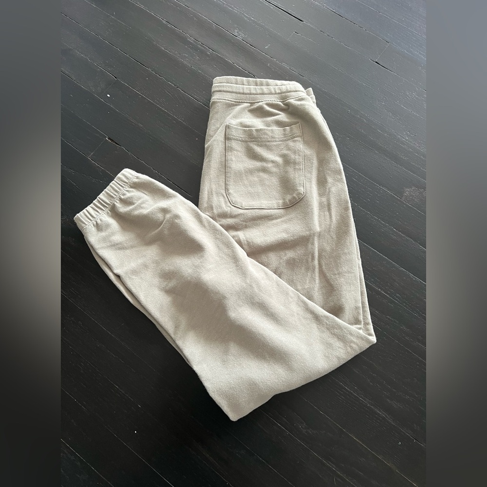 Vuori Women's green Jogger size S